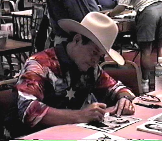 Peter doing the autograph bit in Knoxville